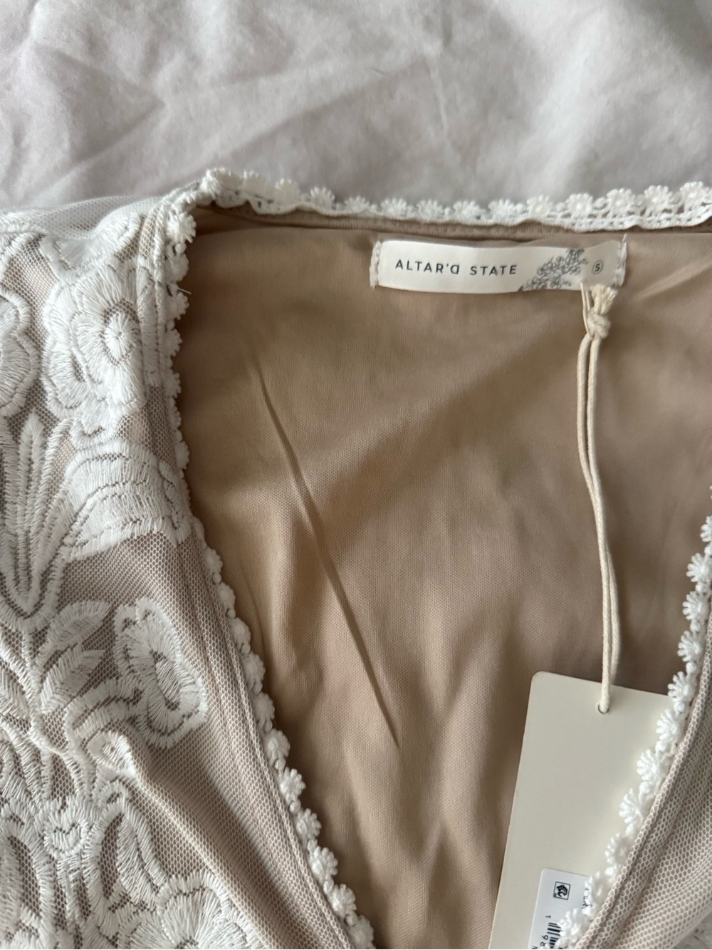 NWT Altar'd State Arissa Floral Embroidered Top - Picture 5 of 8